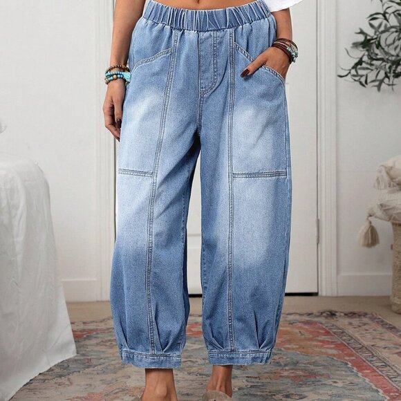 Light Wash Casual Women's Pocketed Relaxed Flared Jeans - Picture 5 of 7